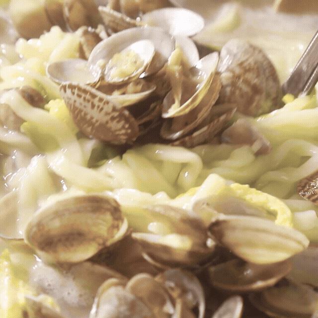 따끈~한 바지락칼국수 &amp; 유부주머니